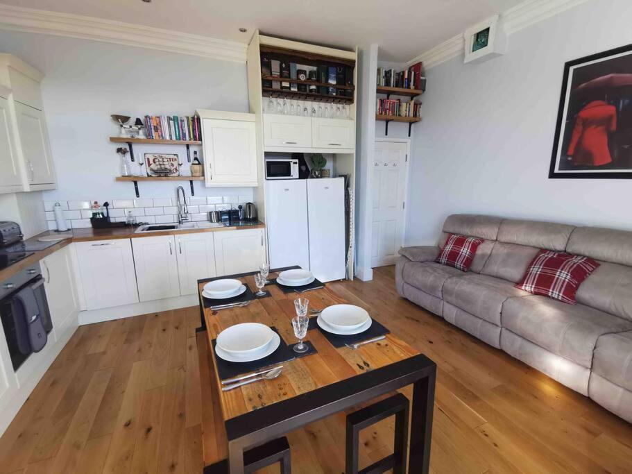 Number 7 Torquay Stunning Sea Views Exterior photo